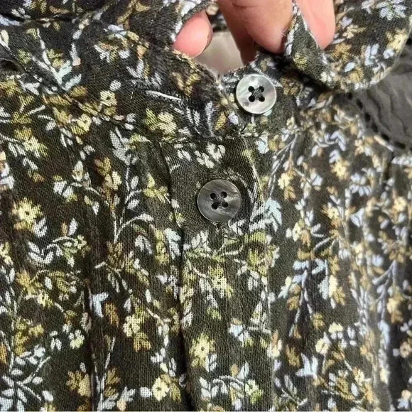 AMERICAN EAGLE OUTFITTERS Dark Olive Floral Button Down top | size small - Picture 8 of 9